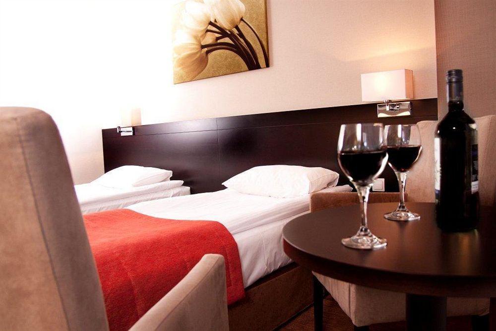 Z-Hotel Business & Spa أوتفوك المظهر الخارجي الصورة