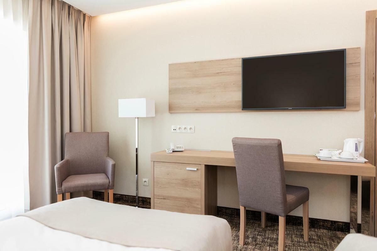 Z-Hotel Business & Spa أوتفوك المظهر الخارجي الصورة